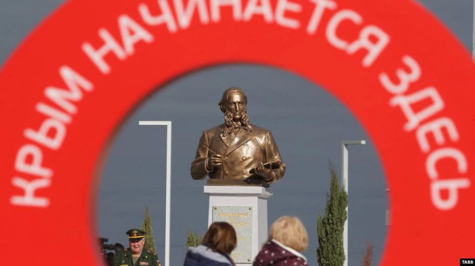 Крым начинается здесь