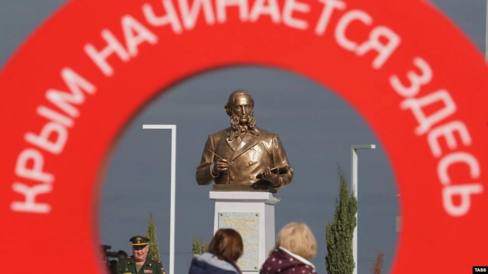 Крым начинается здесь