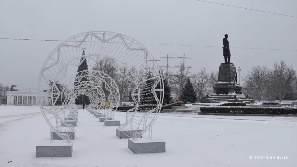снег Севастополь площадь Нахимова
