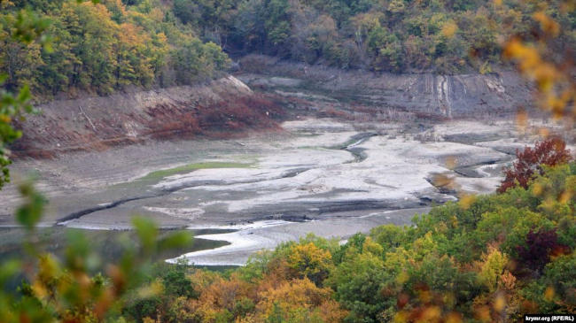 Изобильненское водохранилище, которое снабжает водой Алушту