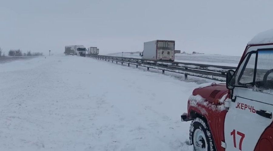 Движение по Керченскому мосту возобновлено только в одну сторону