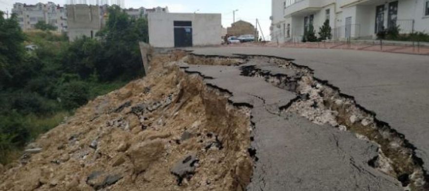 рухнувшая парковка в Севастополе