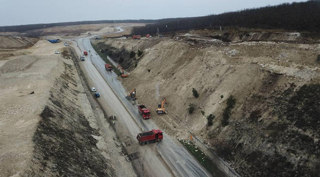 Движение по пострадавшей от оползня Президентской дороге