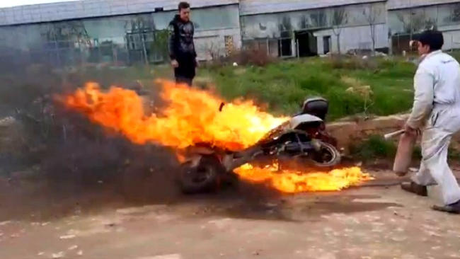 В Севастополе прямо под своим водителем загорелся мопед