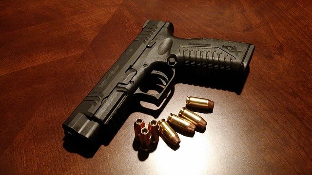 подозреваемого в незаконном хранении оружия