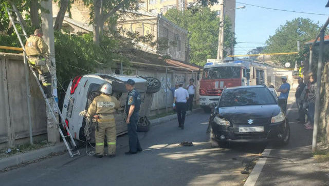 В Симферополе произошло ДТП с участием кроссоверов BMW X3 и Suzuki SX4