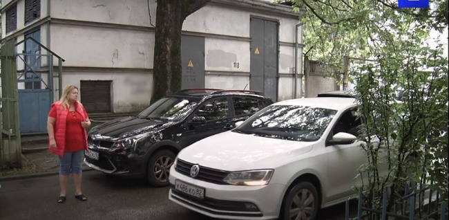 Уже четверо жителей пятиэтажки по адресу пр. Генерала Острякова, 11-А попали под колеса проезжающих по двору машин