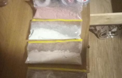 обвиняют в сбыте наркотиков в крупном размере