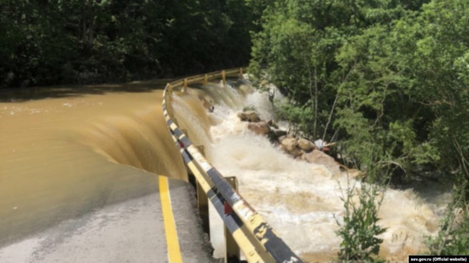 подъем уровня воды в реке