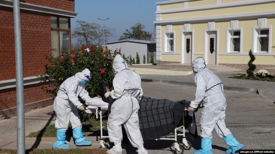 В России растет общая смертность из-за коронавируса