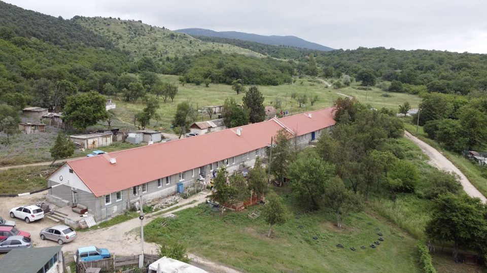 общежития по ул. Большевистская, 54 в с. Хмельницкое под Севастополем