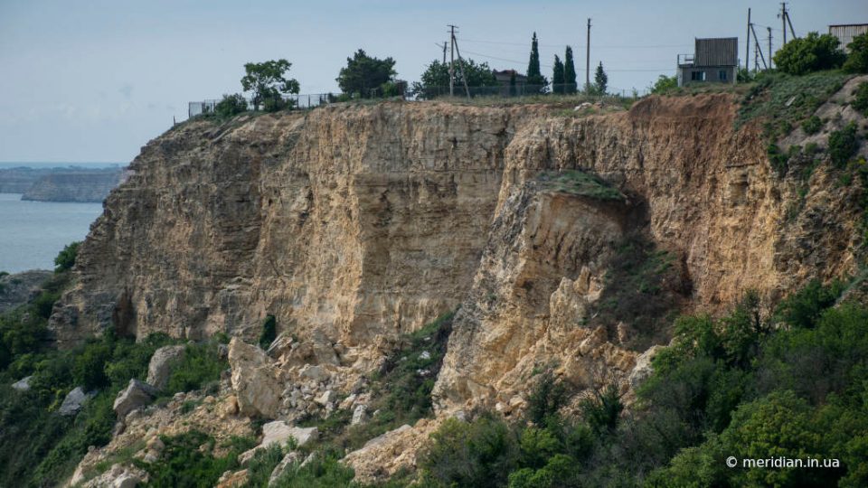 скалы в районе базы отдыха «Каравелла» в Гагаринском районе Севастополя