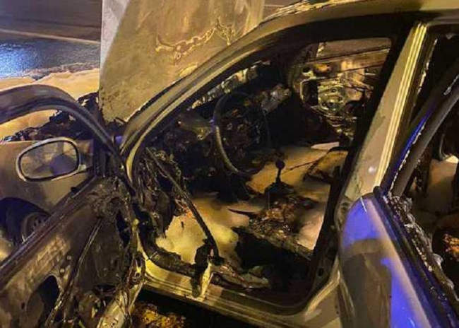загорелись два автомобиля