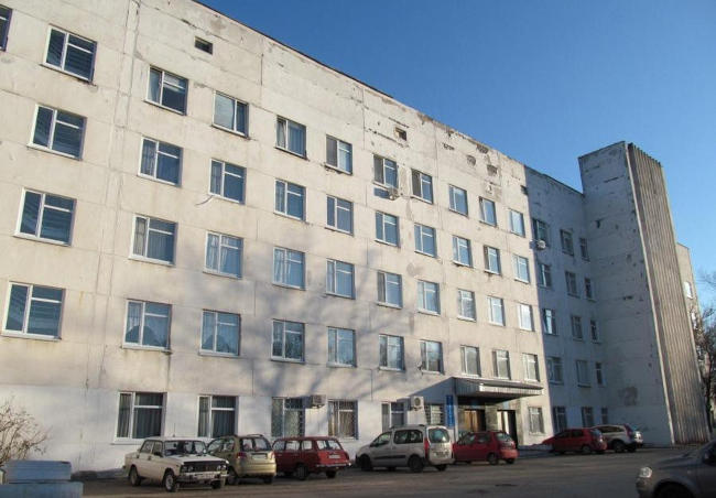 у детского больничного комплекса в Севастополе