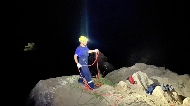 в районе Сырной скалы посёлка Малореченское (Алушта), девушка сорвалась со скалы