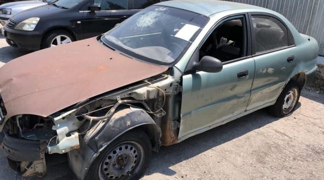 брошенный автомобиль в Ялте