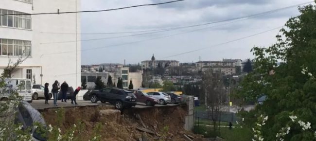 «Ползущий» дом на пр. Победы