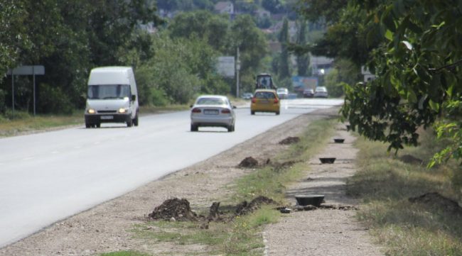 пешеходную дорожку в Балаклаве изрыли под столбы