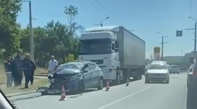 В Севастополе сегодня около 12.10 произошло ДТП на улице Хрусталёва в районе дома №131