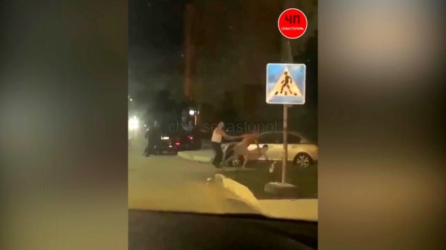 Ночью в Севастополе ловили голого мужчину
