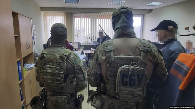 Служба безопасности Украины провела обыски в одном из конструкторских бюро в Днепре, которое подозревается в модернизацией энергетической инфраструктуры Крыма по заказу России