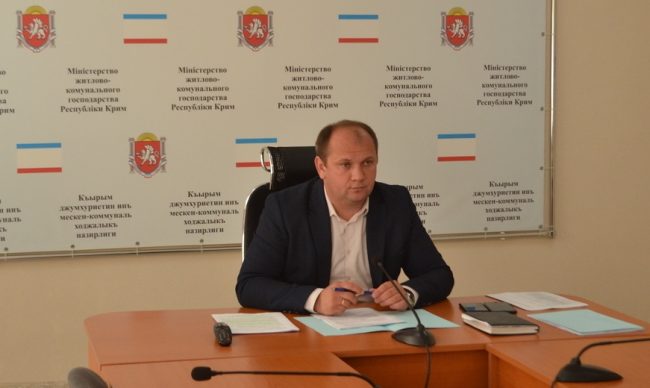 глава МинЖКХ Крыма Сергей Донец