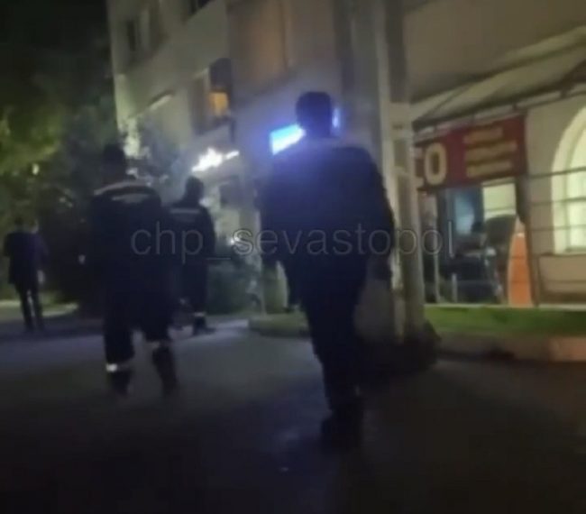 Подвальное помещение многоквартирного жилого дома №22 по улице Льва Толстого в Севастополе обживает группа гастарбайтеро