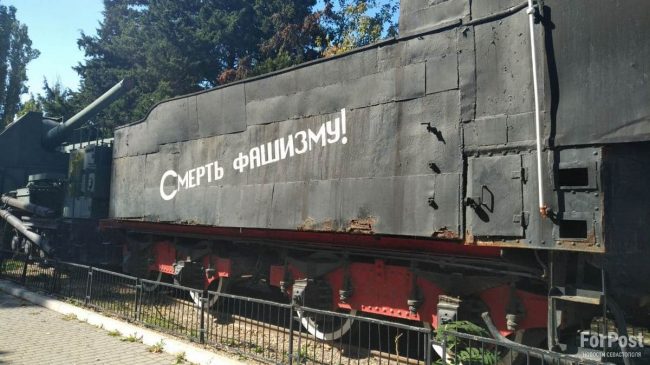 Бронепоезд «Железняков» гниет и тонет в окурках