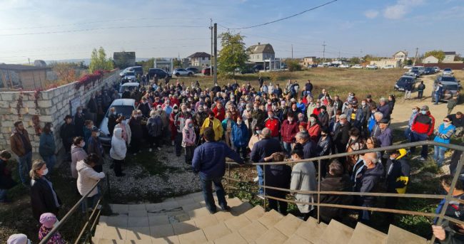 Тысячи крымчан из «Степного»