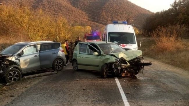ДТП произошло на автодороге Феодосия – Судак в районе озера Брынцевский ставок.
