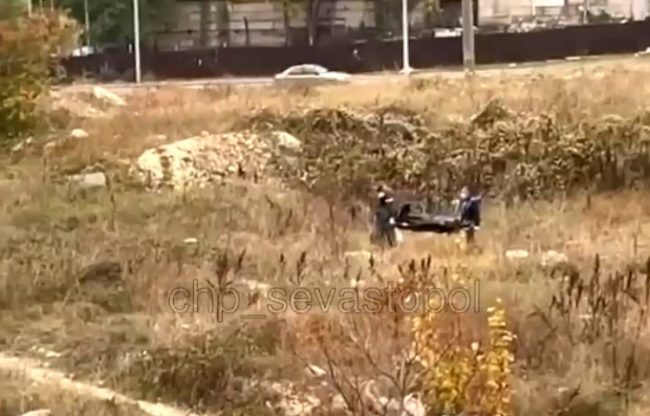В Севастополе на пустыре в районе Столетовского проспекта обнаружен труп мужчины