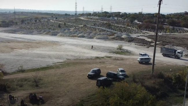 свалка у севастопольского кладбища на Мекензиевых горах