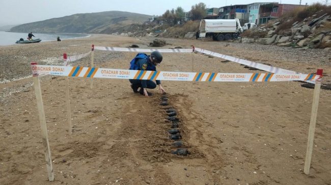 В селе Бондаренково Ленинского района в море на удалении от берега 60-70 метров, на глубине два метра, найдены и обезврежены боеприпасы времён Второй мировой войны.