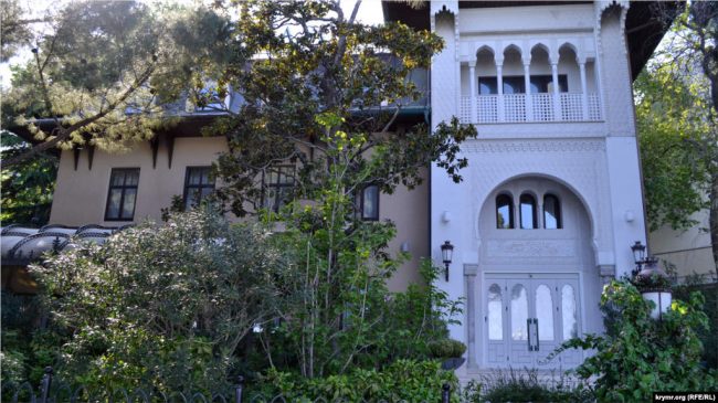 Villa Sofia находится на набережной Ялты
