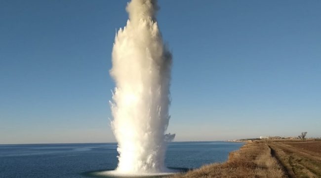 бомба взорвана в море  в полутора километрах от села Береговое