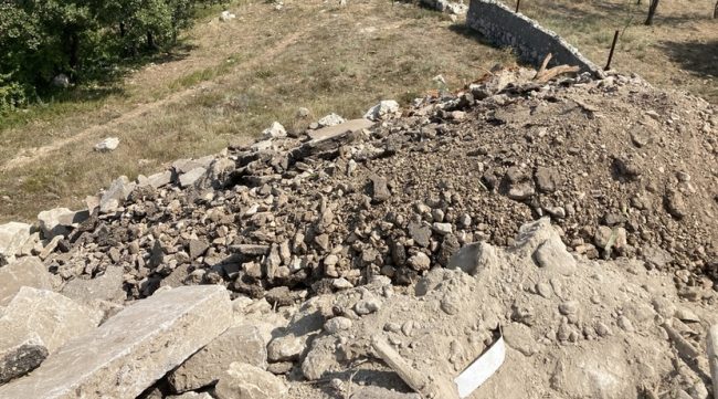 Сотрудники Севприроднадзора провели рейд и выявили факт сброса отходов в районе садового товарищества «Фрегат». Зафиксирована несанкционированная свалка отходов грунта и лома асфальта.