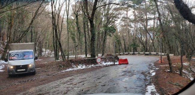 Движение транспортных средств со стороны Бахчисарайского района и Ялты на плато Ай-Петри перекрыто