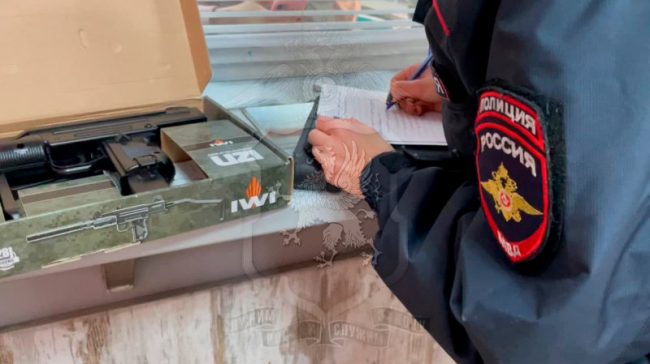 Пьяные севастопольцы угрожали прохожим пистолетом
