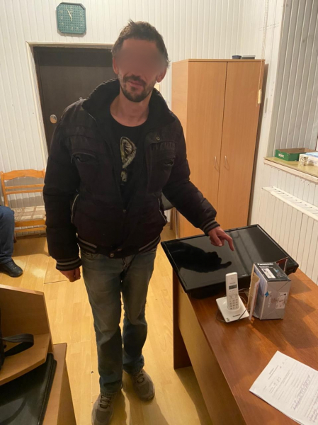 установлен и задержан подозреваемый. Им оказался ранее неоднократно судимый 46-летний житель Феодосии