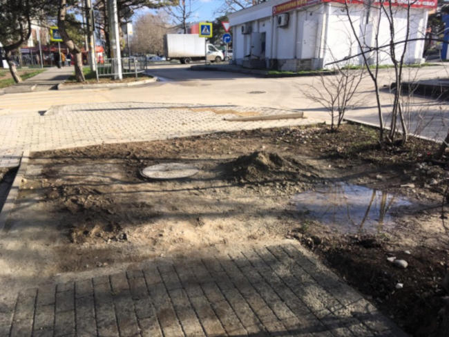 Недоделанные тротуары на пр. Ген. Острякова