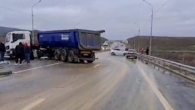 ДТП, участниками которого стали 13 автомобилей