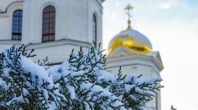 Минусовые температуры, сильный ветер и снег принесет в Крым холодный фронтальный раздел