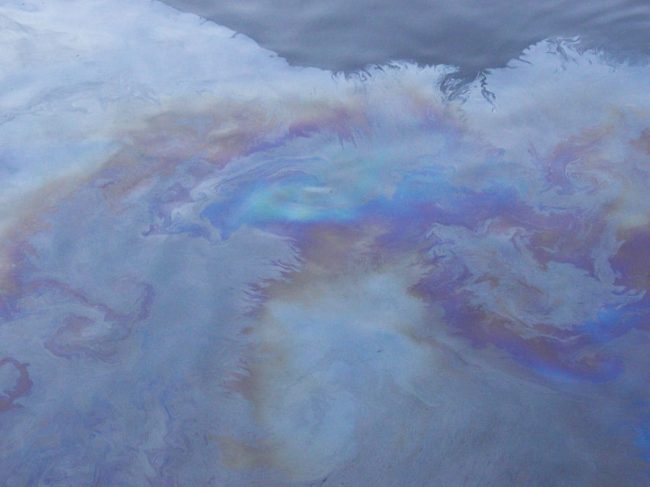 вода в Ушаковой балке обрела радикальный цвет