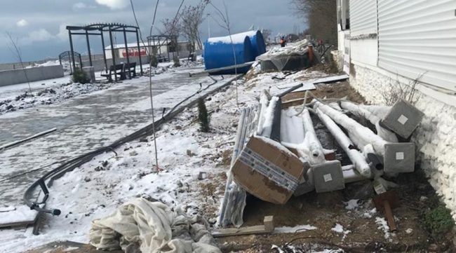 Жители Евпатории скептически отнеслись к заявлению главы администрации города Романа Тихончука о завершении благоустройства Лазурной набережной