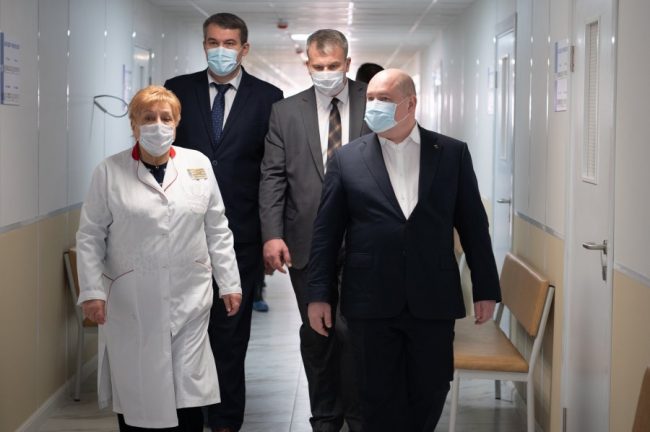 Губернатор Михаил Развожаев проверил работу женской консультации №1 на улице Правды