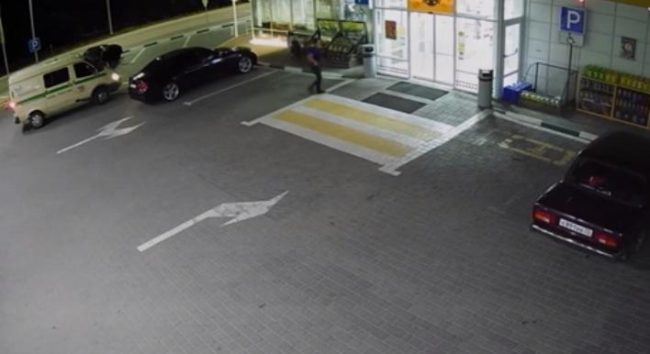 В Крыму инкассатор инсценировал нападение на спецавтомобиль.