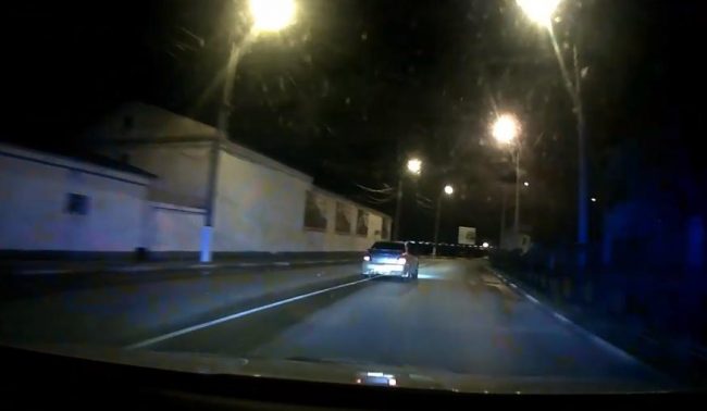 В ночное время при патрулировании улиц инспекторы дорожно-патрульной службы отдела ГИБДД УМВД России по г. Керчи обратили внимание на автомобиль «Субару», движение которого вызвало подозрение у сотрудников