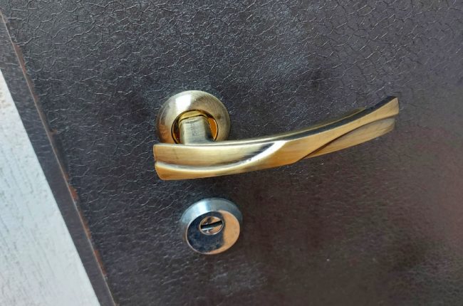 дверь в квартиру
