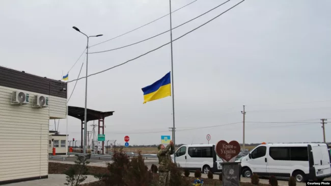 на границе Крыма запустили бесплатные автобусы