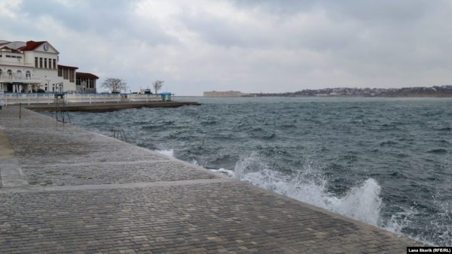 дождь зимой в Севастополе